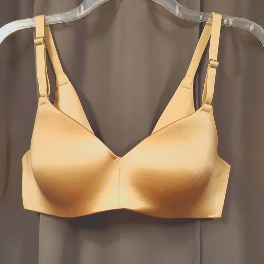 36B SECRET TREASURES TAN WIRELESS BRA 2 HOOKS